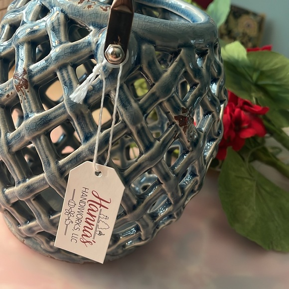 Hanna’s Handiworks Lantern Candle Holder with Handle - Picture 2 of 6